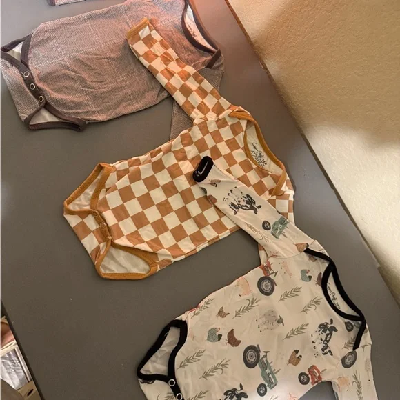 EUC Copper Pearl 3-6m Onsies - Picture 5 of 5